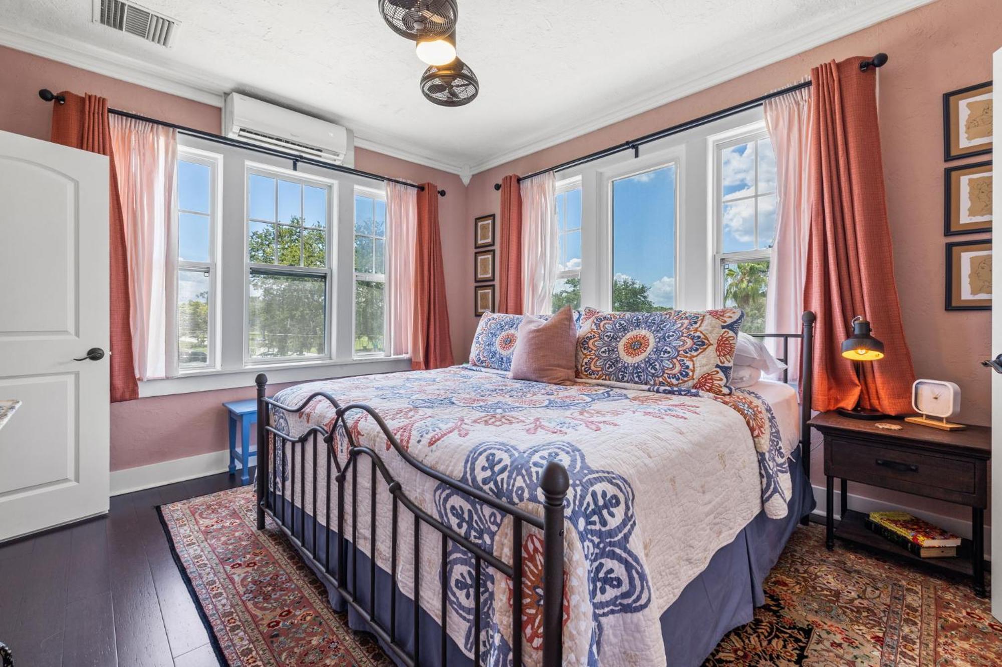 The Kenwood Gables Bed & Breakfast St. Petersburg Exterior photo